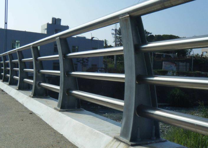 橋梁護欄（lán）
